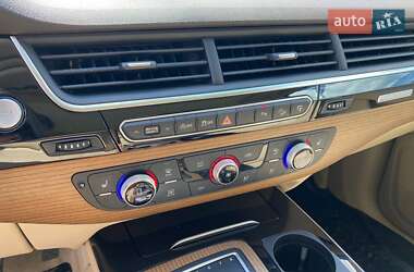 Внедорожник / Кроссовер Audi Q7 2016 в 