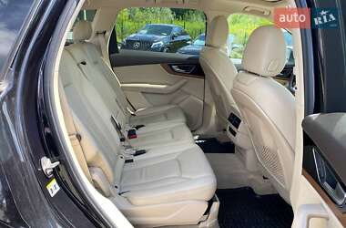 Внедорожник / Кроссовер Audi Q7 2016 в 