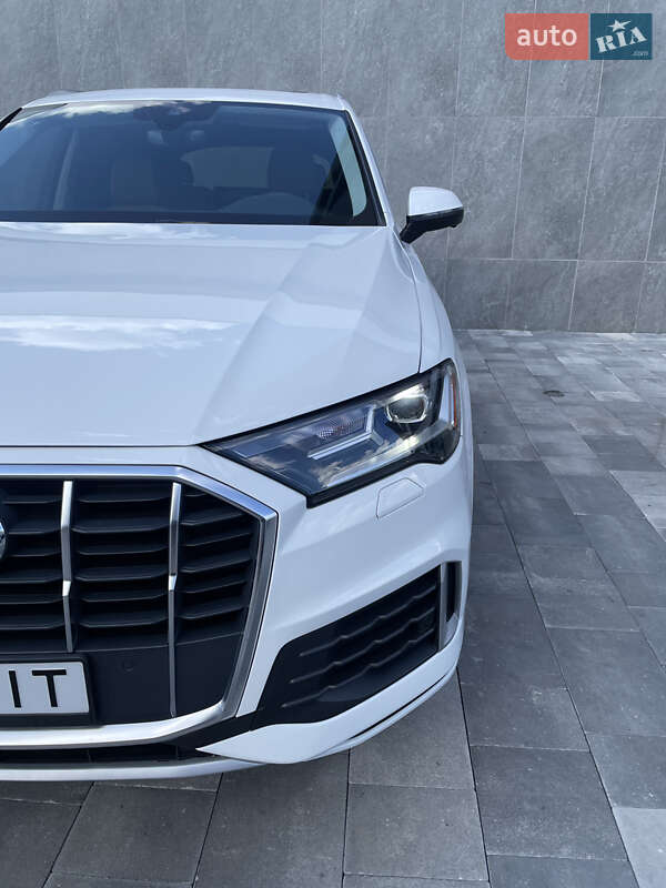 Позашляховик / Кросовер Audi Q7 2021 в Києві