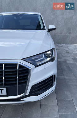 Внедорожник / Кроссовер Audi Q7 2021 в 