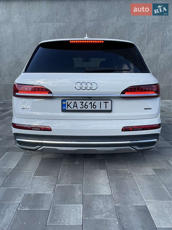 Позашляховик / Кросовер Audi Q7 2021 в Києві