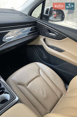 Внедорожник / Кроссовер Audi Q7 2021 в 