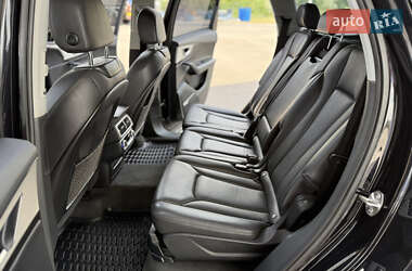 Позашляховик / Кросовер Audi Q7 2015 в 