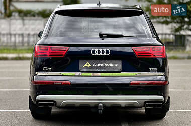 Внедорожник / Кроссовер Audi Q7 2015 в 