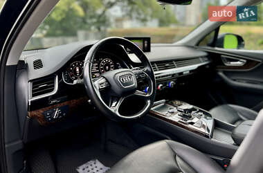 Внедорожник / Кроссовер Audi Q7 2015 в 