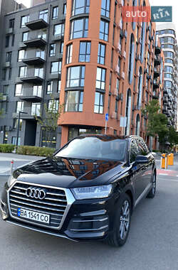 Внедорожник / Кроссовер Audi Q7 2017 в 