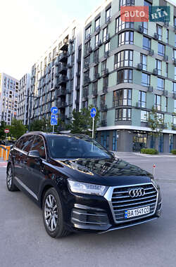 Внедорожник / Кроссовер Audi Q7 2017 в 