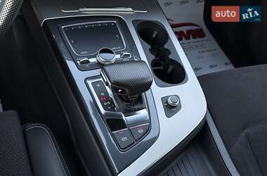 Внедорожник / Кроссовер Audi Q7 2017 в 