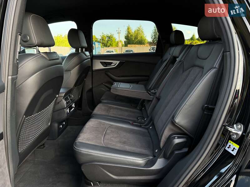 Позашляховик / Кросовер Audi Q7 2017 в Луцьку