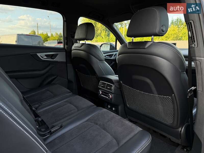Позашляховик / Кросовер Audi Q7 2017 в Луцьку
