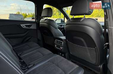 Внедорожник / Кроссовер Audi Q7 2017 в 