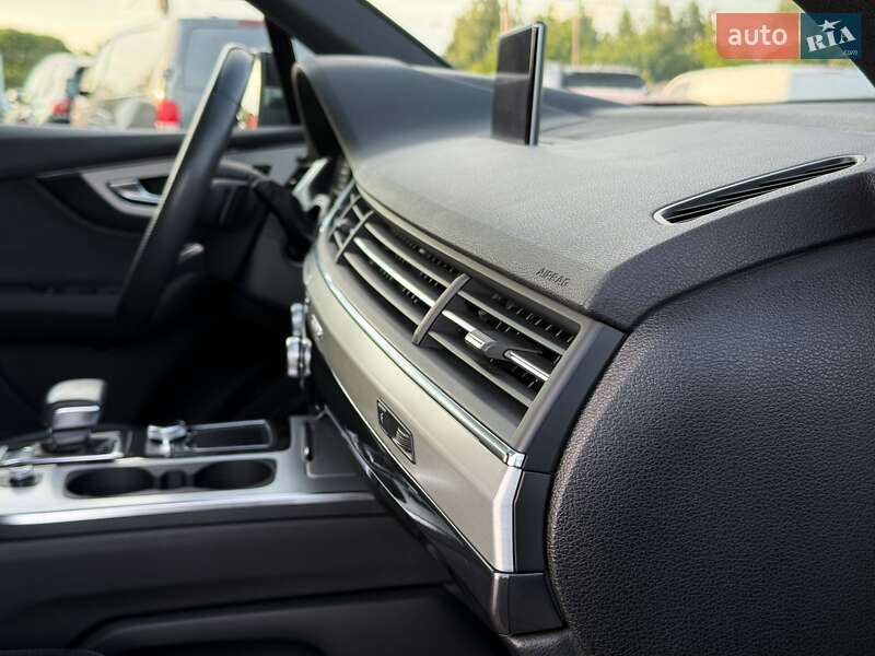 Позашляховик / Кросовер Audi Q7 2017 в Луцьку