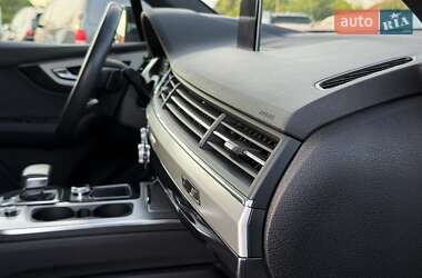Внедорожник / Кроссовер Audi Q7 2017 в 