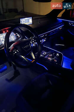 Внедорожник / Кроссовер Audi Q7 2018 в 