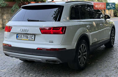 Внедорожник / Кроссовер Audi Q7 2015 в 