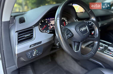 Внедорожник / Кроссовер Audi Q7 2015 в 