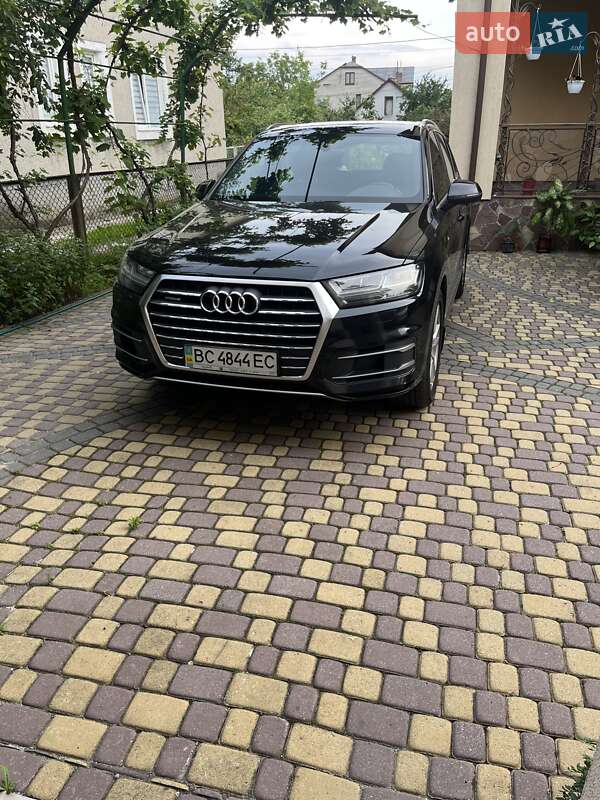 Внедорожник / Кроссовер Audi Q7 2016 в 