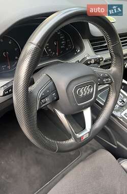 Внедорожник / Кроссовер Audi Q7 2016 в 