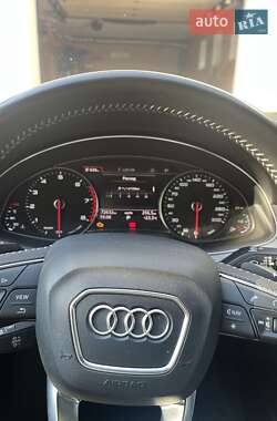 Внедорожник / Кроссовер Audi Q7 2016 в 