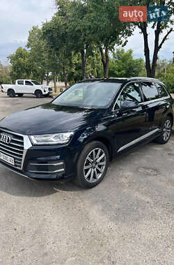 Внедорожник / Кроссовер Audi Q7 2017 в 