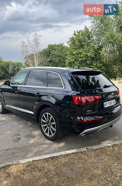 Внедорожник / Кроссовер Audi Q7 2017 в 