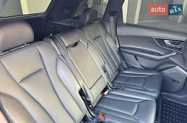 Позашляховик / Кросовер Audi Q7 2016 в 