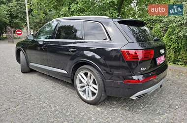 Внедорожник / Кроссовер Audi Q7 2016 в 