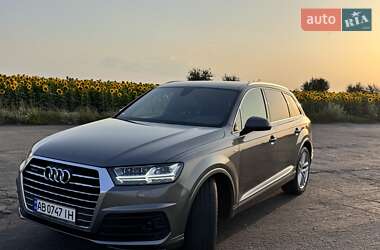 Внедорожник / Кроссовер Audi Q7 2017 в 
