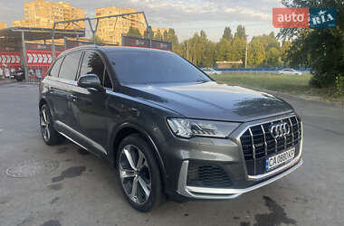 Внедорожник / Кроссовер Audi Q7 2021 в 