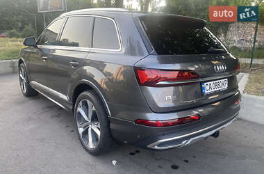 Внедорожник / Кроссовер Audi Q7 2021 в 