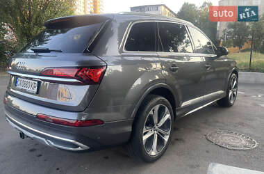 Внедорожник / Кроссовер Audi Q7 2021 в 