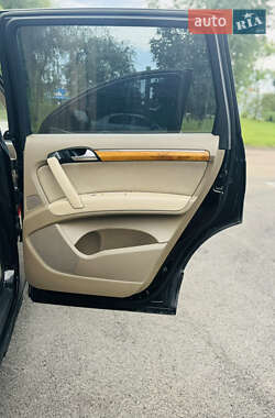 Внедорожник / Кроссовер Audi Q7 2006 в 