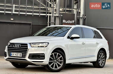 Внедорожник / Кроссовер Audi Q7 2017 в 