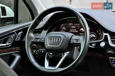 Внедорожник / Кроссовер Audi Q7 2017 в 