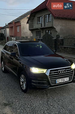 Внедорожник / Кроссовер Audi Q7 2016 в 