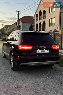 Внедорожник / Кроссовер Audi Q7 2016 в 