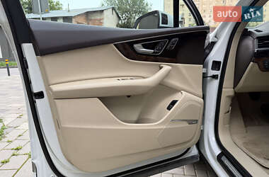 Позашляховик / Кросовер Audi Q7 2017 в 