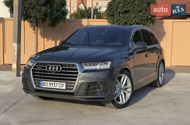 Внедорожник / Кроссовер Audi Q7 2016 в 