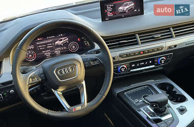 Внедорожник / Кроссовер Audi Q7 2016 в 