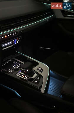 Внедорожник / Кроссовер Audi Q7 2016 в 