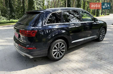 Внедорожник / Кроссовер Audi Q7 2017 в 
