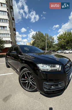 Внедорожник / Кроссовер Audi Q7 2018 в 