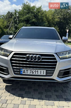 Внедорожник / Кроссовер Audi Q7 2017 в 