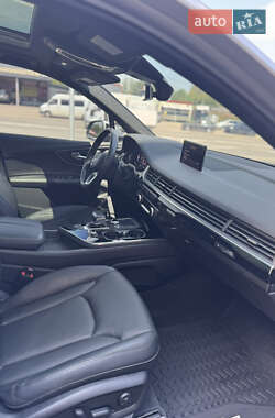 Внедорожник / Кроссовер Audi Q7 2017 в 