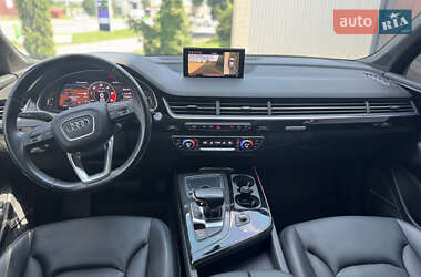 Внедорожник / Кроссовер Audi Q7 2017 в 