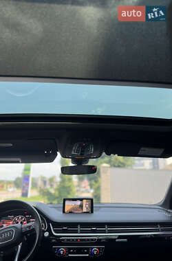 Внедорожник / Кроссовер Audi Q7 2017 в 