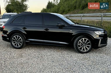 Внедорожник / Кроссовер Audi Q7 2021 в 