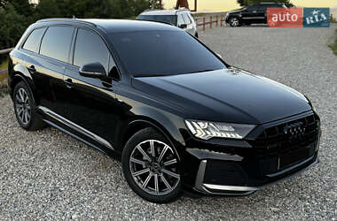 Внедорожник / Кроссовер Audi Q7 2021 в 