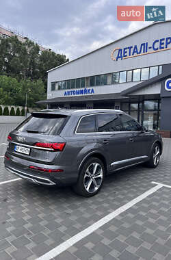 Внедорожник / Кроссовер Audi Q7 2023 в 