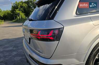 Внедорожник / Кроссовер Audi Q7 2018 в 